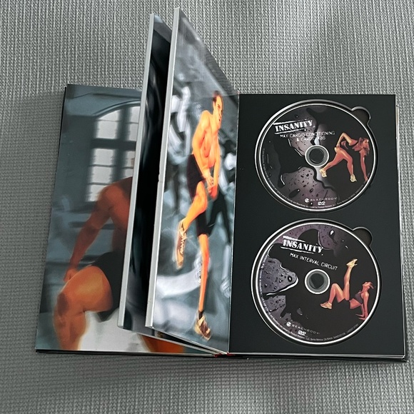 Beachbody Insanity program workout dvds, guide, calendar - Picture 8 of 11